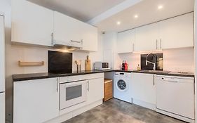 Spacious Apartment W Private Parking In Old Lille